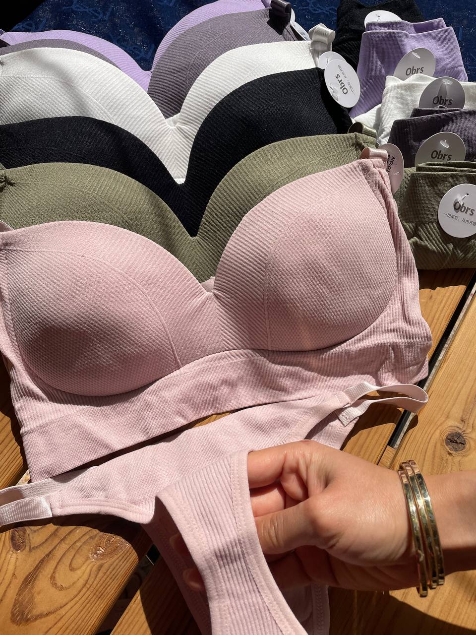 ست شورت و سوتین مدل دلبر نرم و لطیف